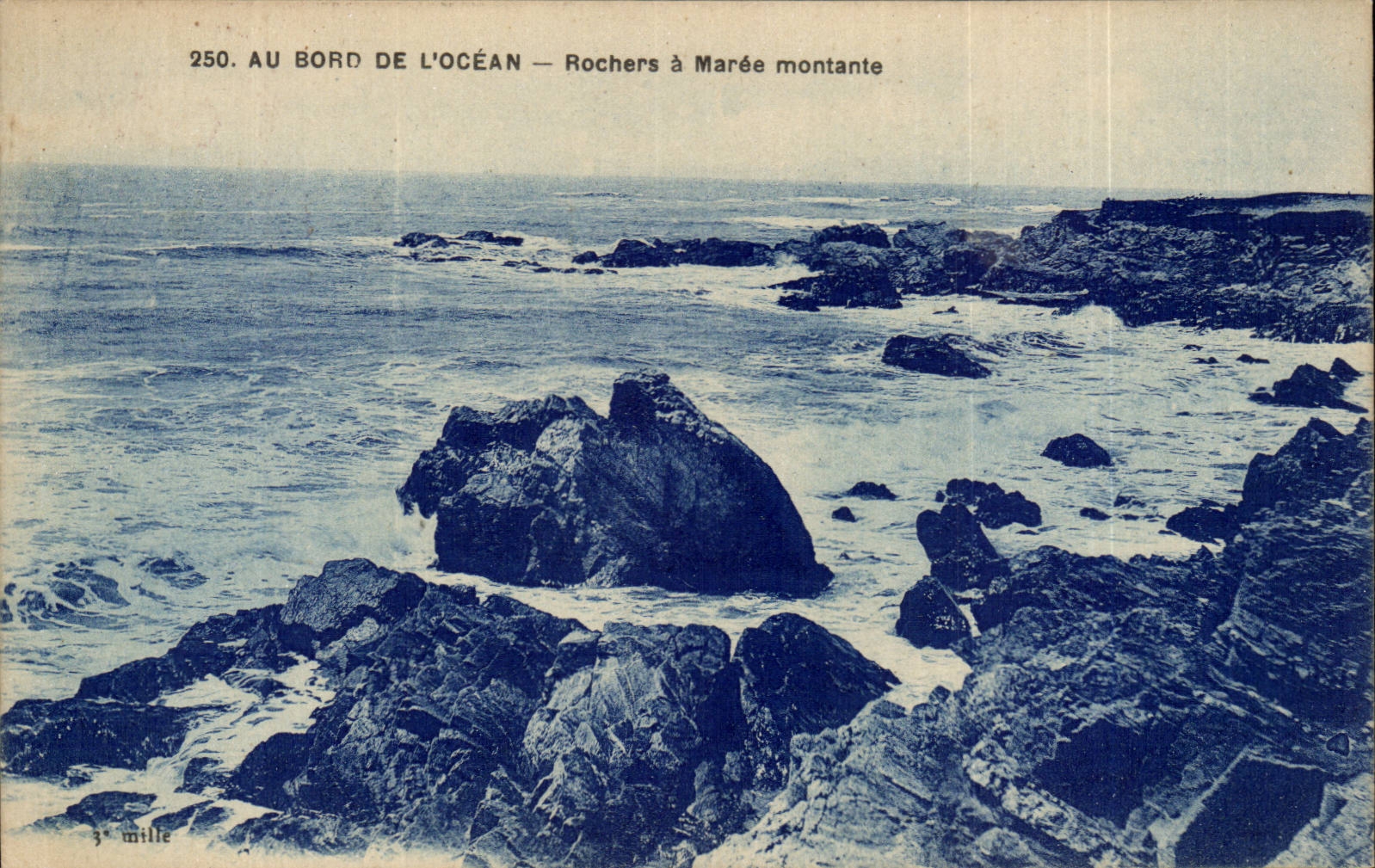 CPA At the edge of the Rochers ocean has rising tide