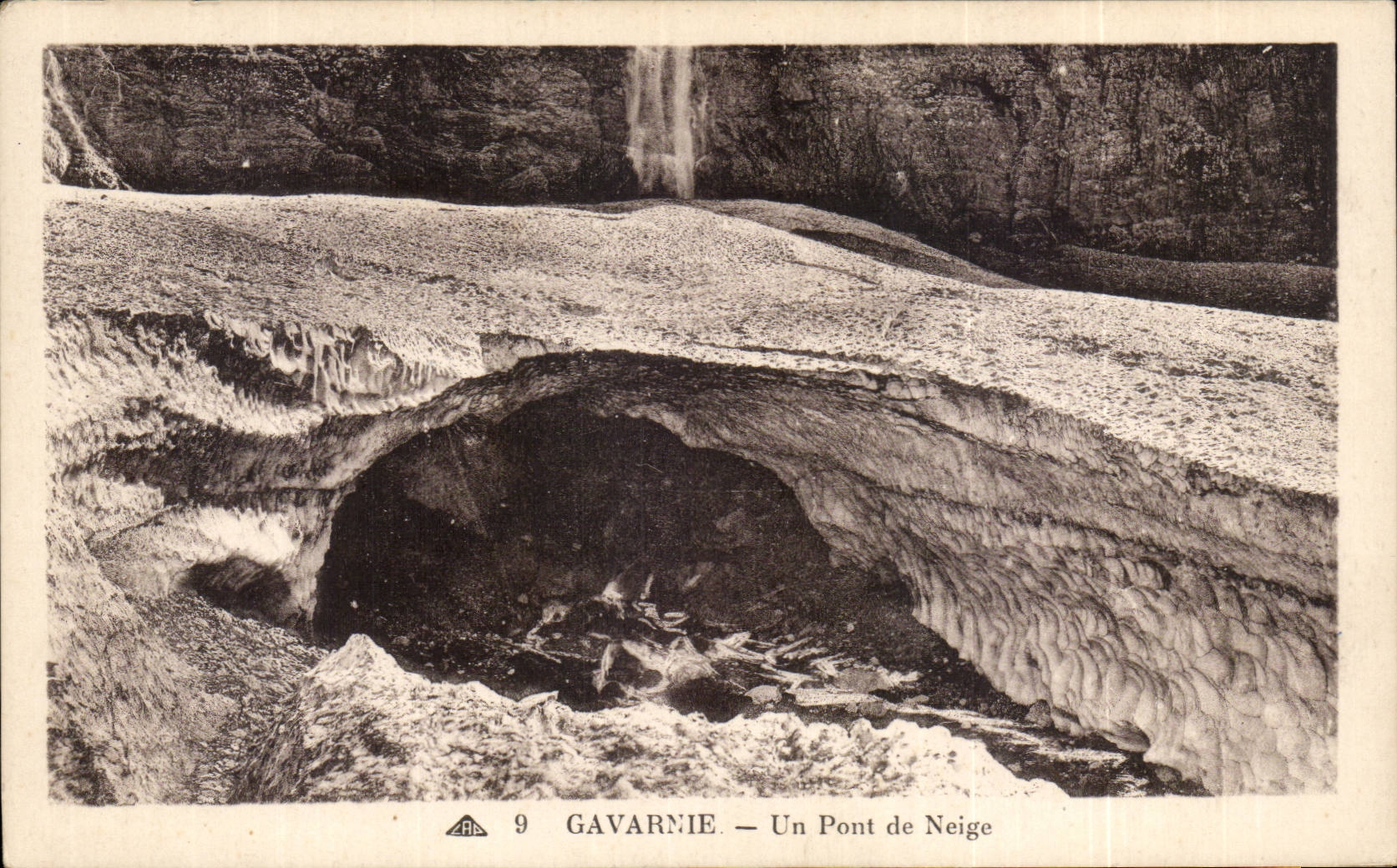 CPA Gavarnie a bridge of snow