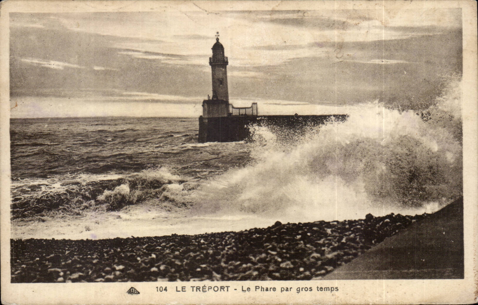 CPA Treport the headlight by heavy weather lighthouse