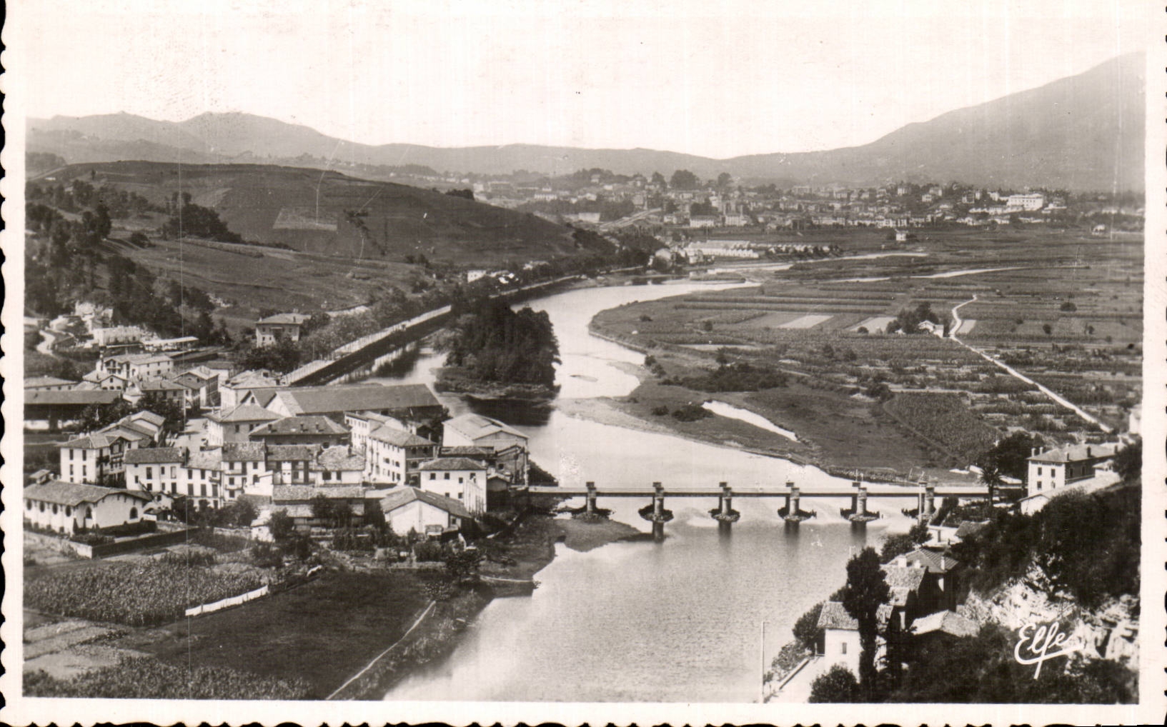 CPSM Behobie international Bridge on Bidassoa At the Irun bottom