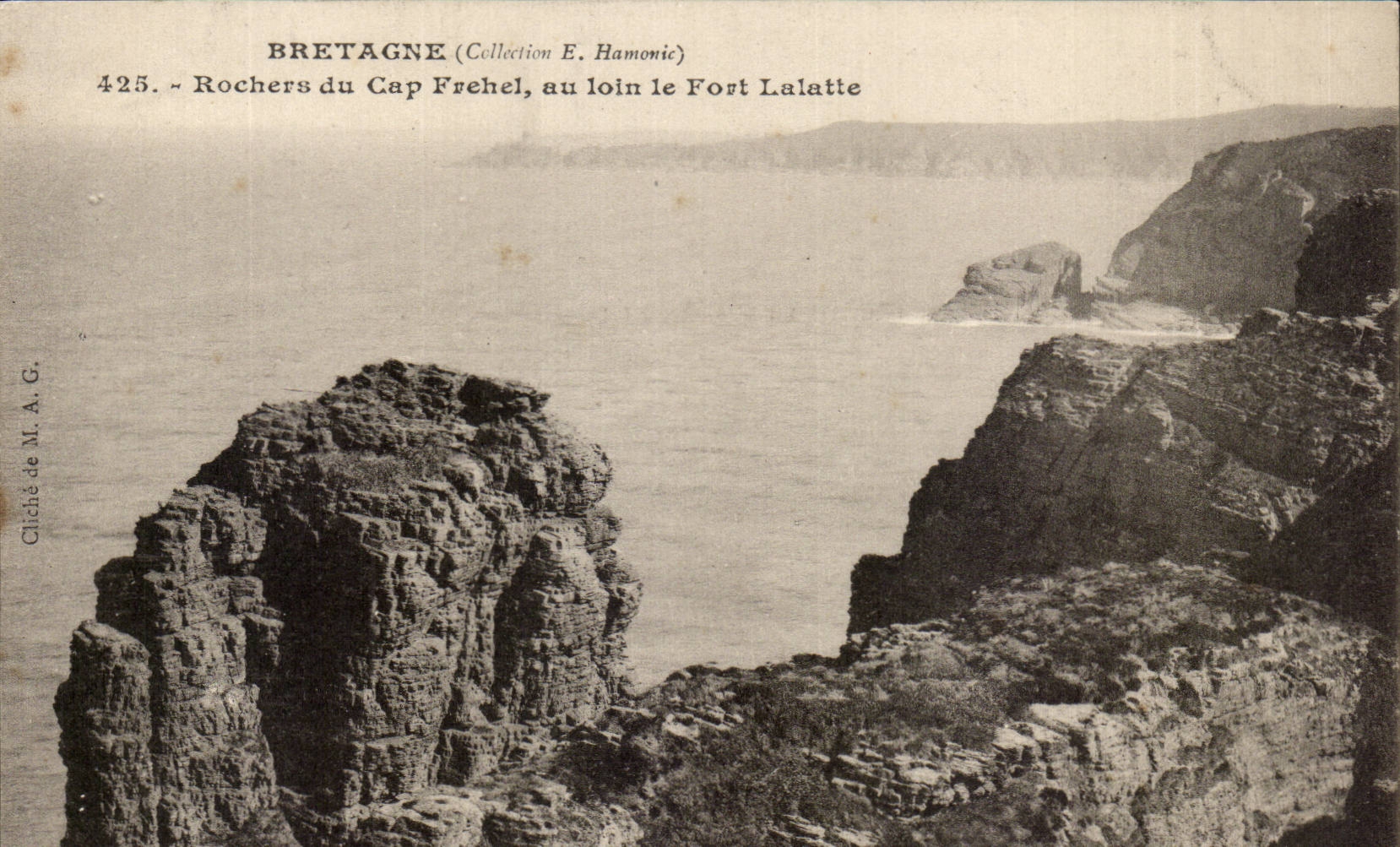 CPA Rocks of the Cape Frehel with far strong Laballe