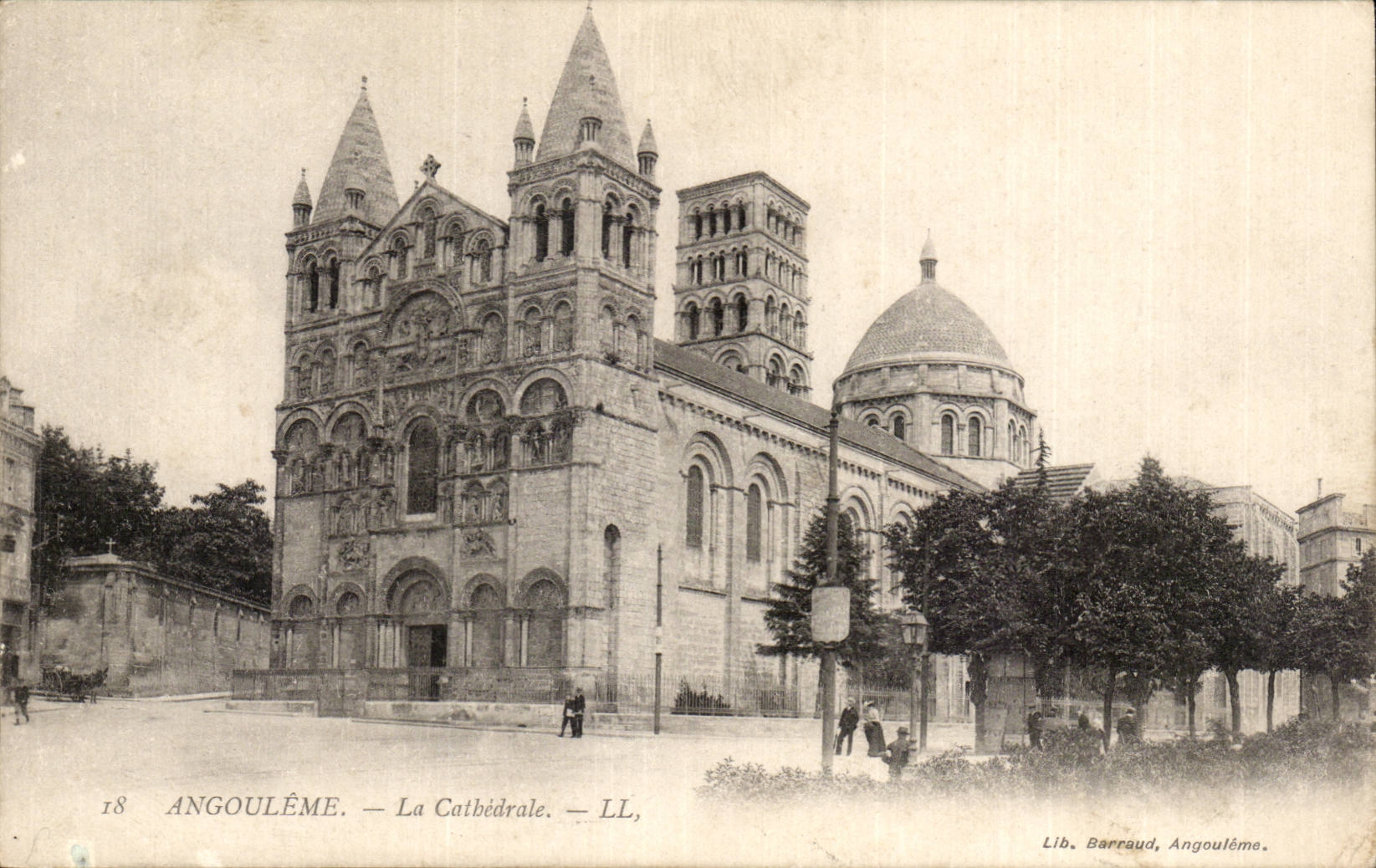 CPA Angouleme la cathedrale