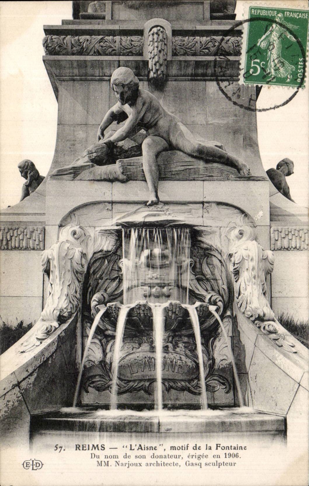 CPA Reims Aisne reason for the fountain