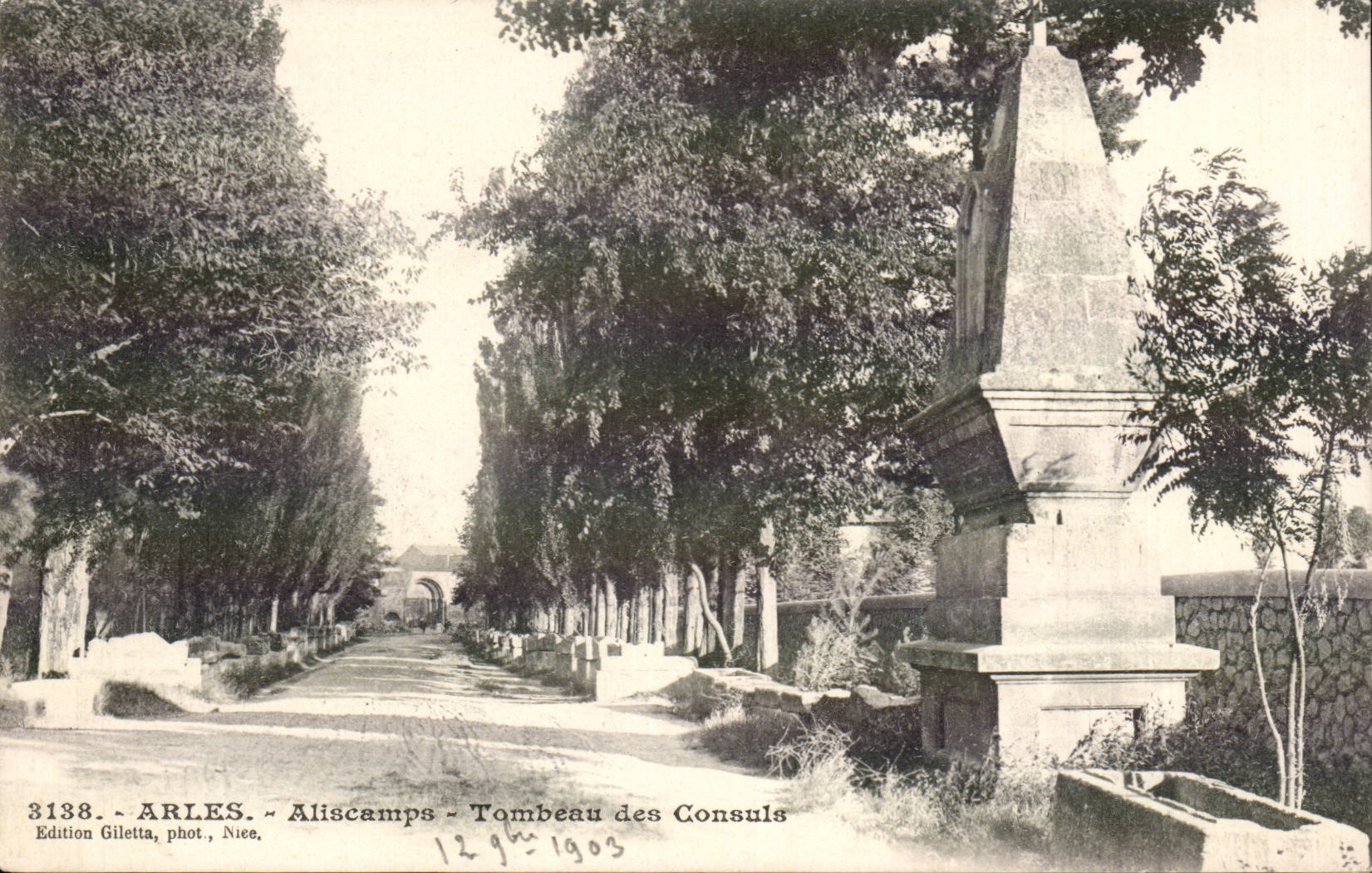 CPA Arles Aliscamps Tomb of the consuls