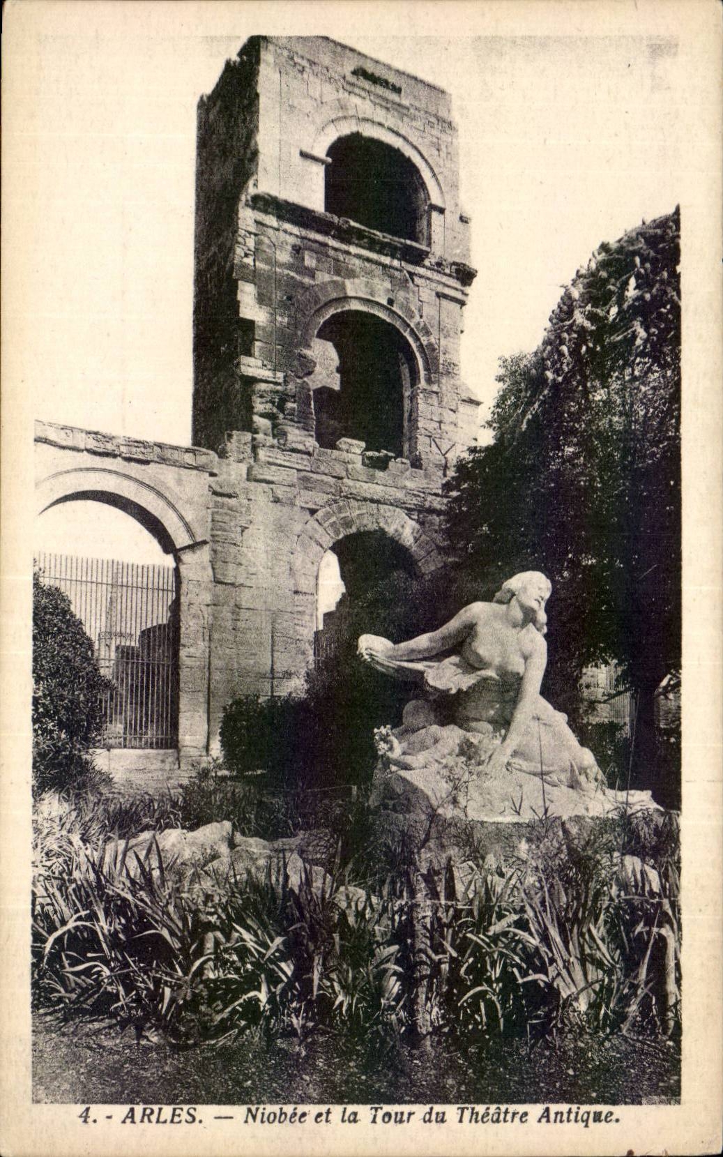 CPA Arles Niobee and the tower of the ancient theater