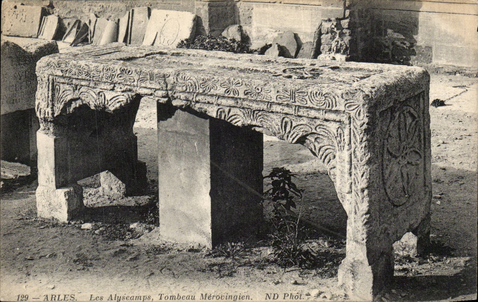 CPA Arles Alyscamps Tomb merovingien