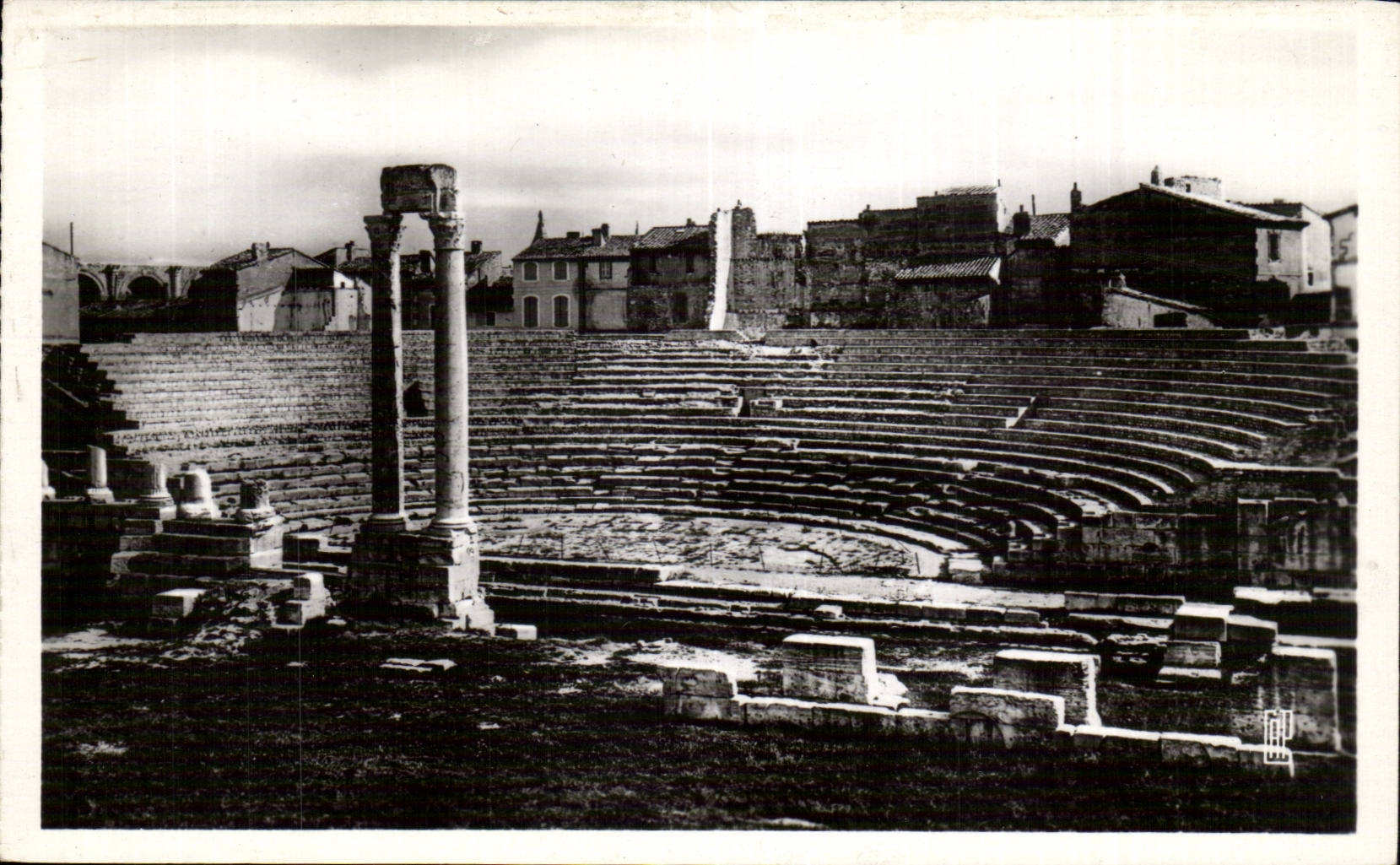 CPA Arles Together of the ruins of the ancient theater