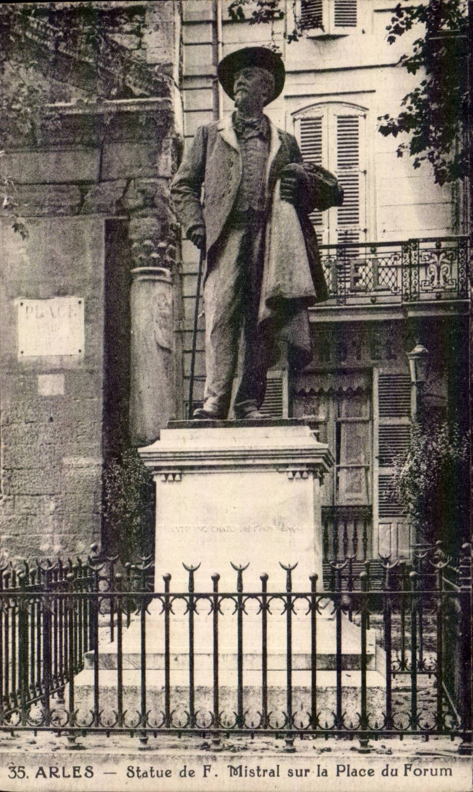 CPA Arles Statue of Frederic will mistra on the place of the forum
