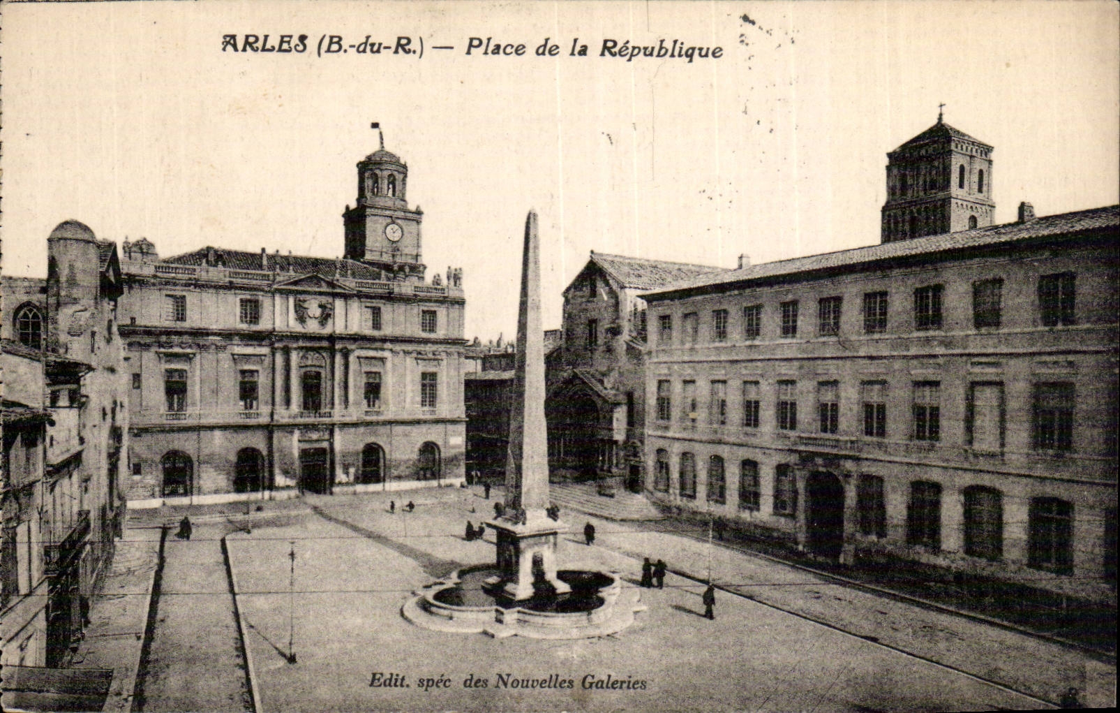 Arles CPA Places Republic