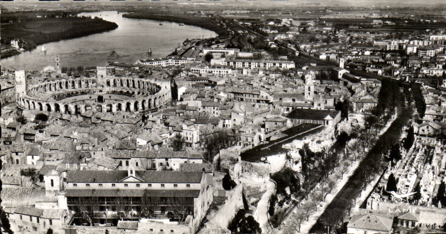 Arles CPA At the top of the delta of the Rhone