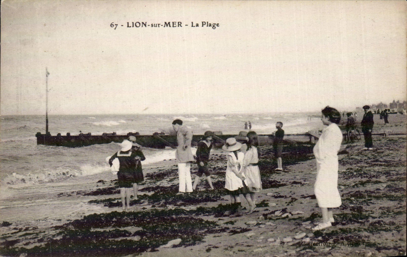 Lion sur Mer CPA the beach