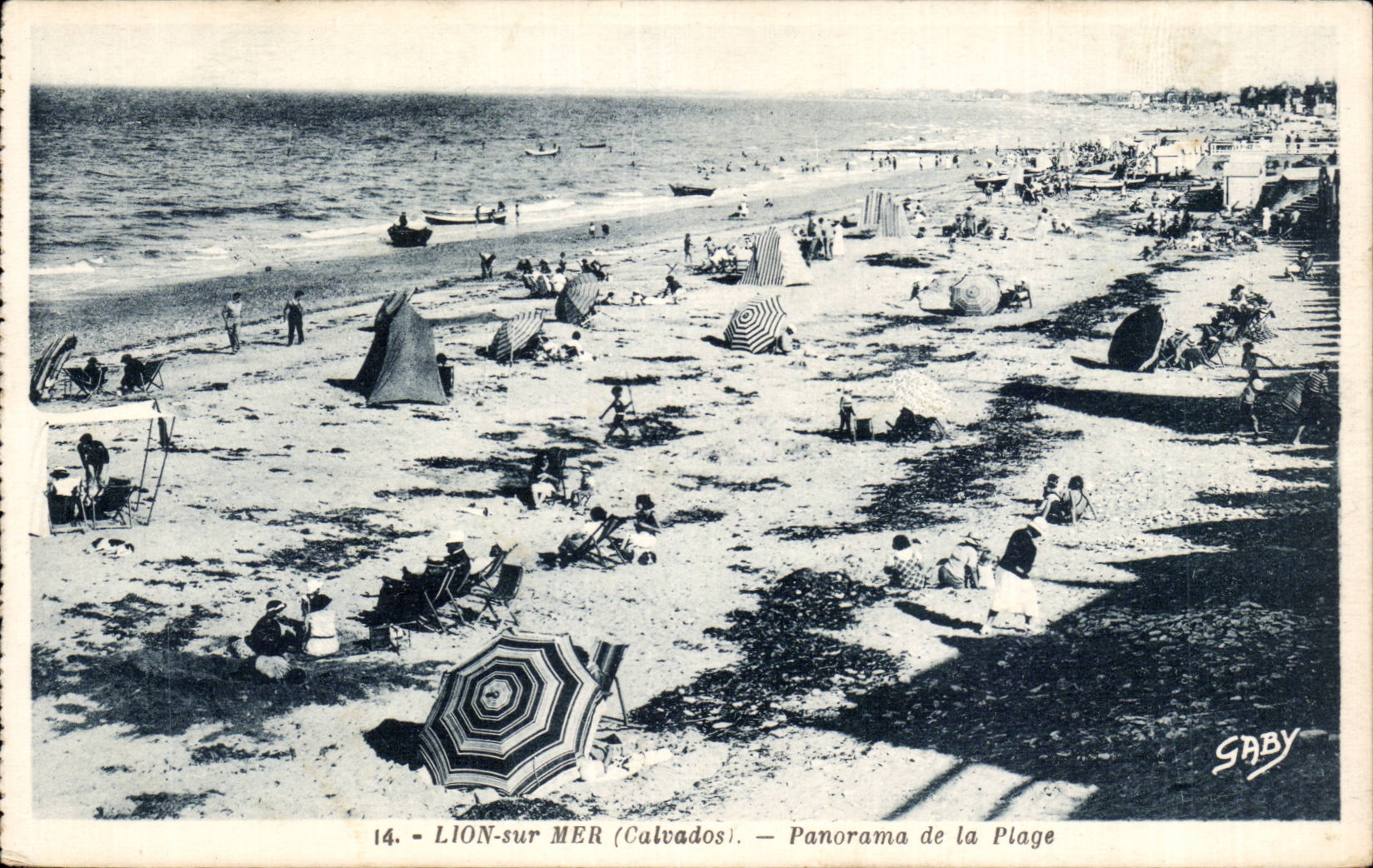 Lion sur Mer CPA Panorama of the beach