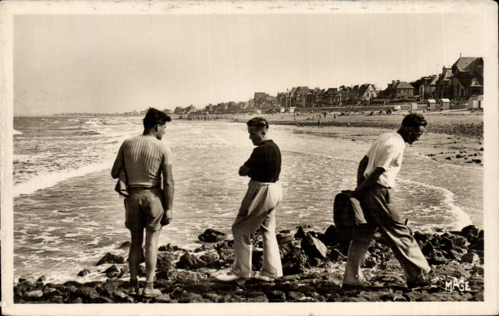 Lion sur Mer CPA View of the beach