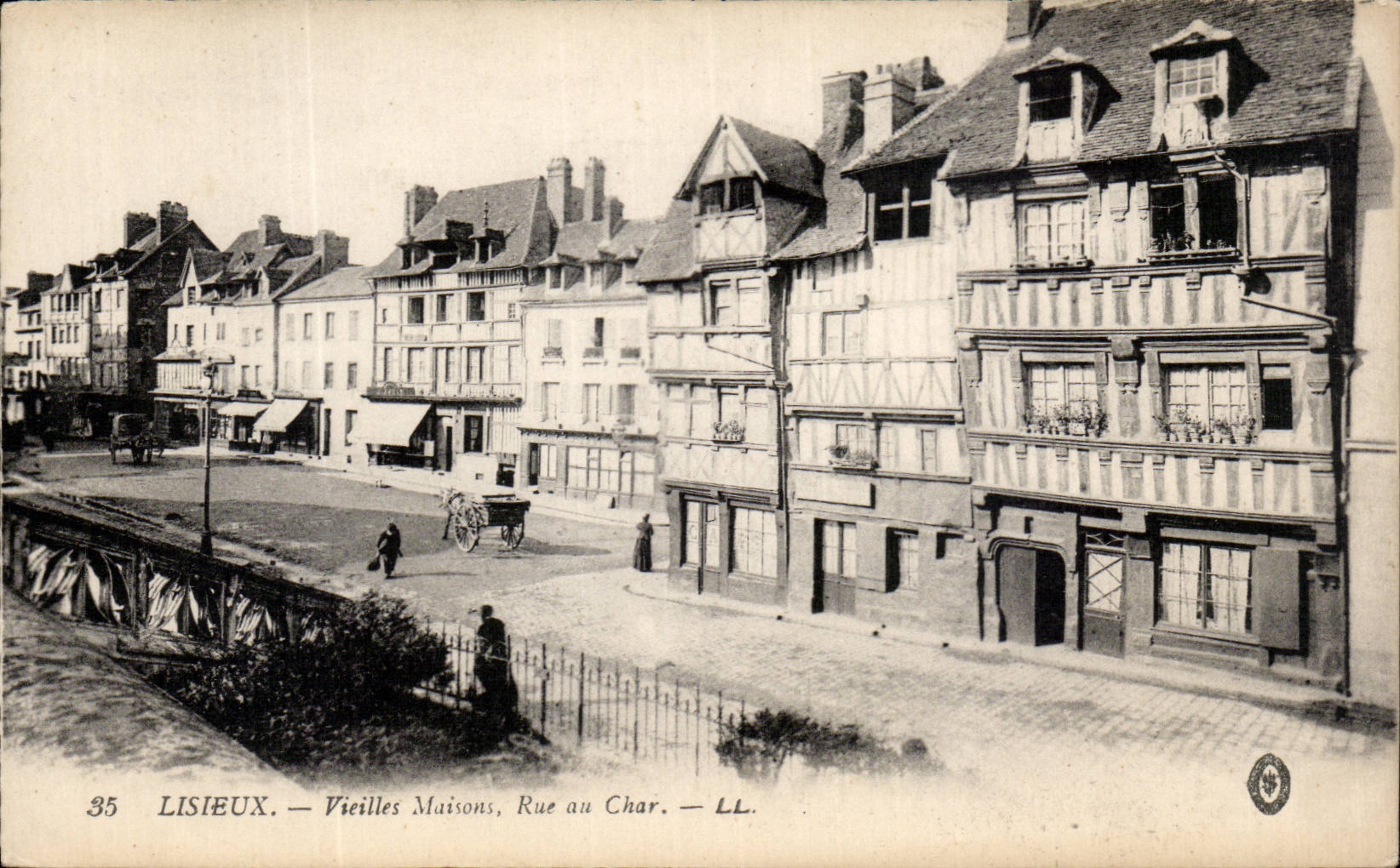 Lisieux CPA alte Hauser Strasse mit dem Behalter