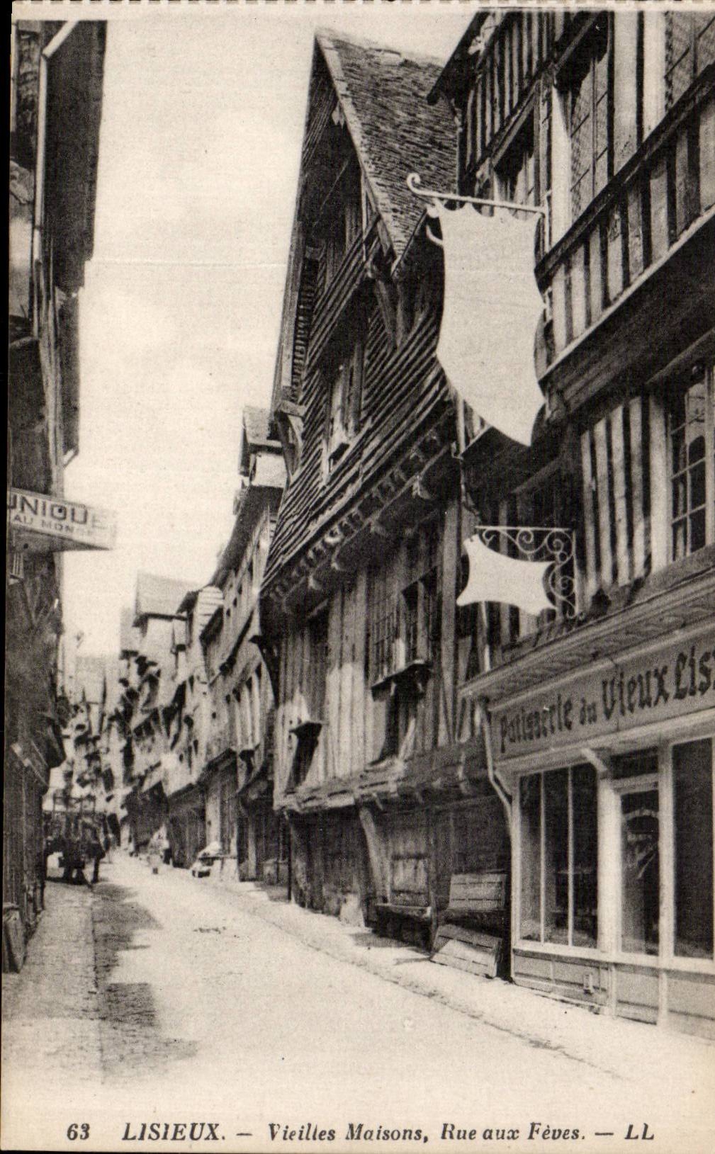 Lisieux CPA alte Hauser Strasse mit dem Saubohnen Geback das vom Lisieux alten Mann bildet