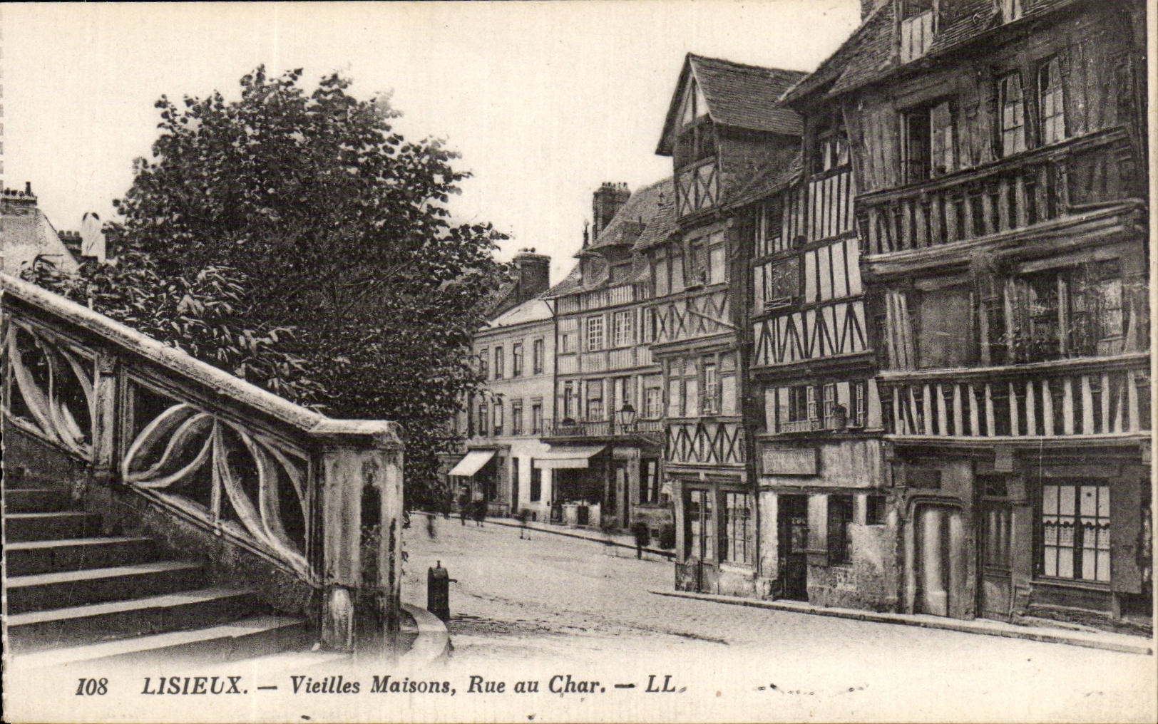 Lisieux CPA alte Hauser Strasse in Cahr