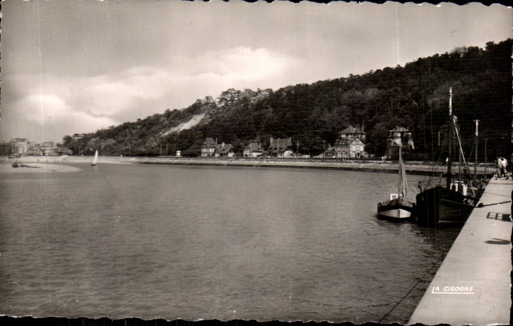 CPSM Houlgate the port the Divine ones towards Houlgate