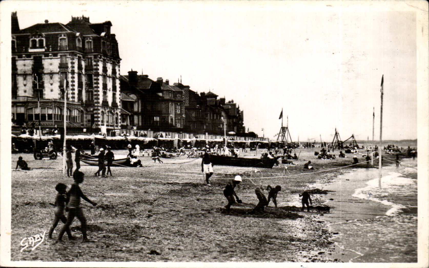 CPSM Houlgate the beach and the hotel of the casino
