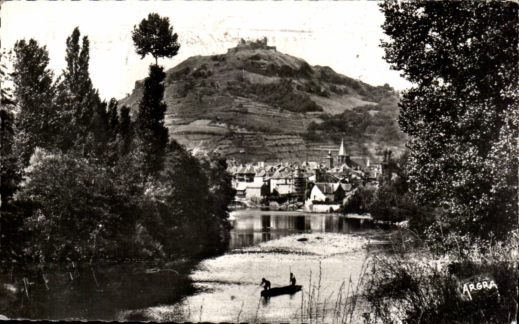 CPSM Espalion vorherrsch durch die stolzen Feudalruinen des Schlosses von Calmont