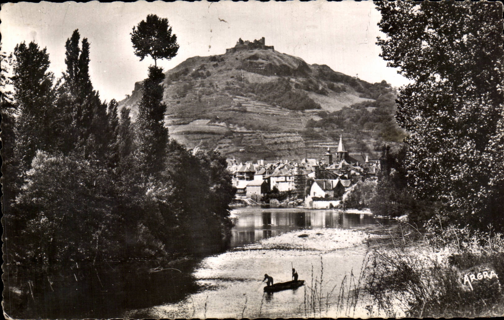 CPSM Espalion Dominates by the proud feudal ruins of the castle of Calmont