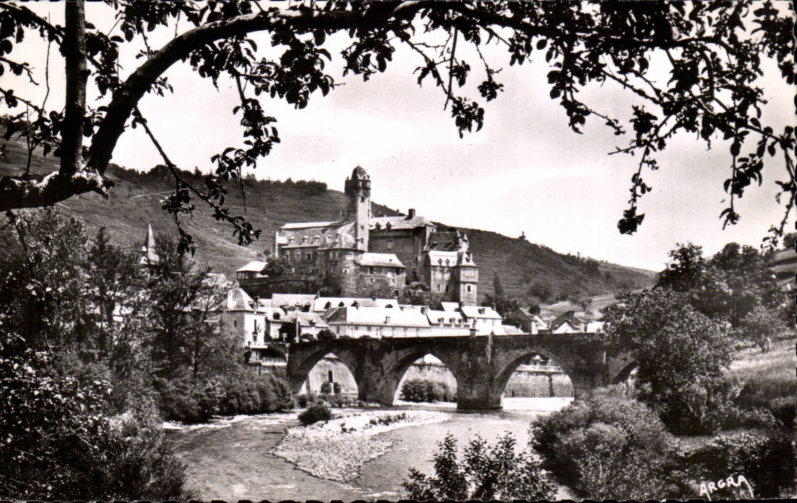 CPSM Estaing the castle and the old bridge