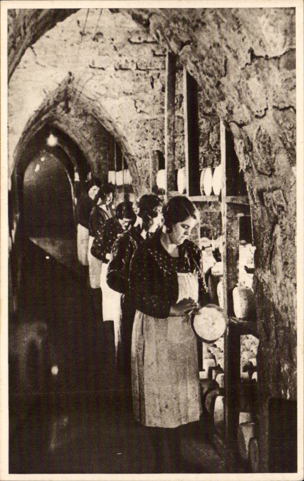 CPA Roquefort Undermines career an alley (cheese cheese)