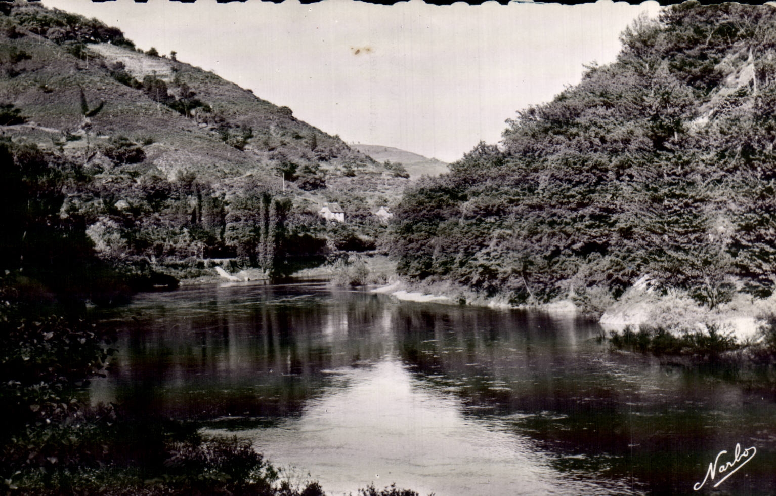 CPA Gorges of the Batch of Entraygues has Estaing the Batch and its banks