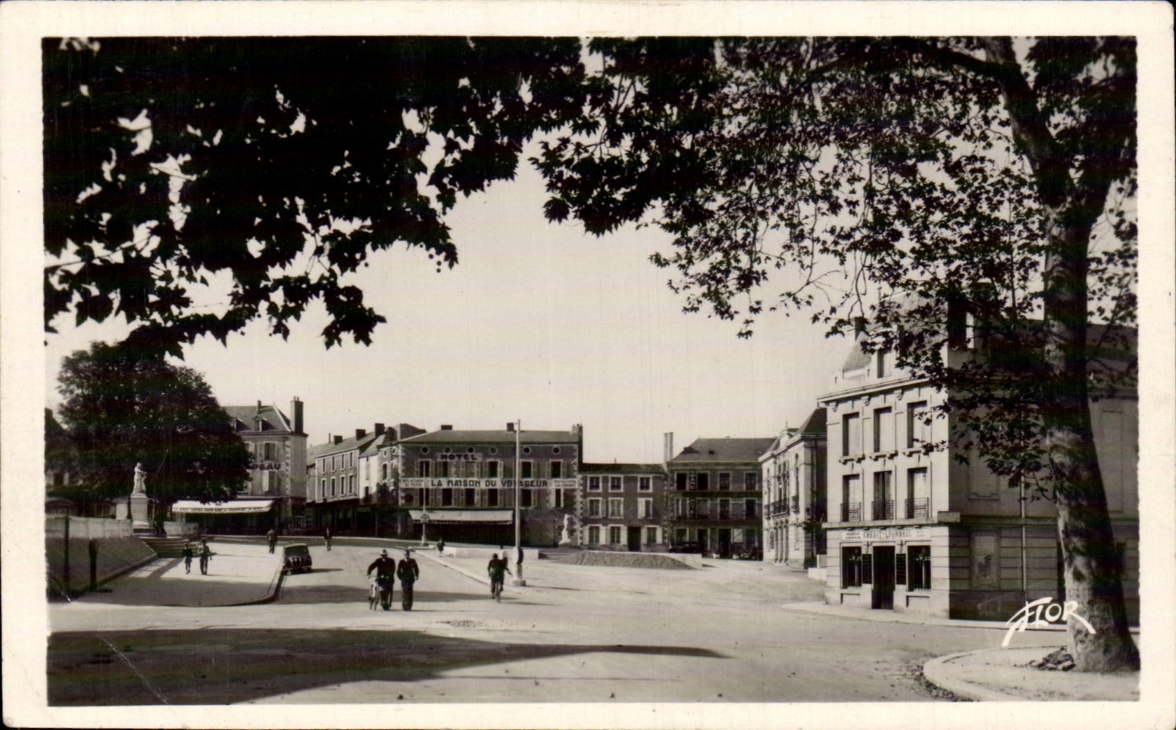CPSM Parthenay the place of the theater