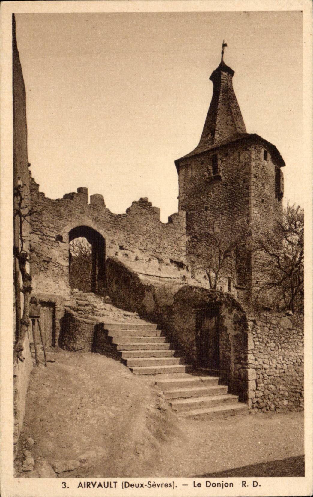 CPA Airvault the keep