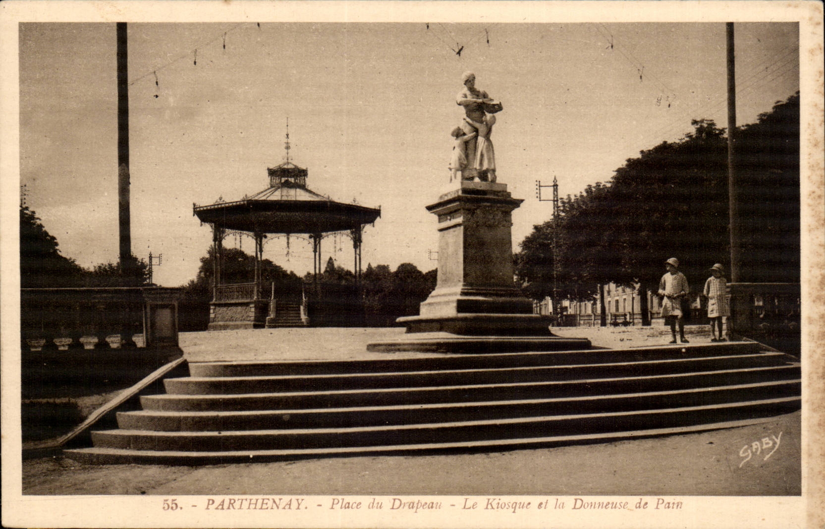 CPA Parthenay Places flag the kiosk and the donneuse one of bread