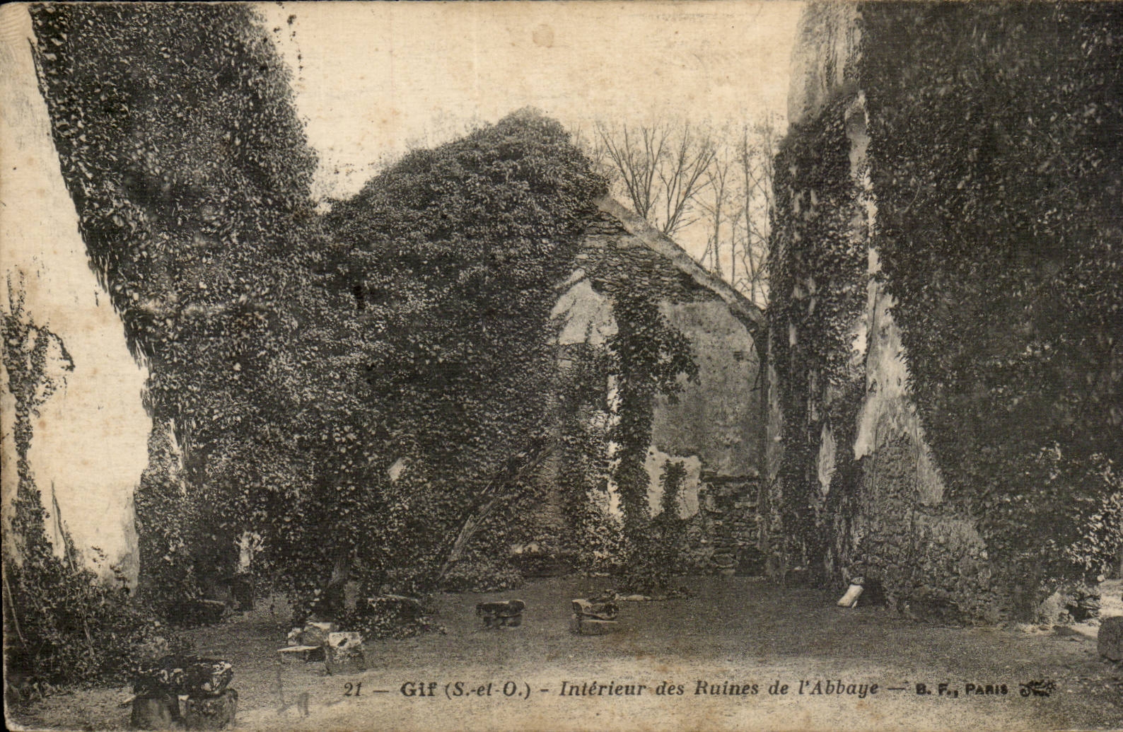 Interior GIF CPA of the ruins of the abbey