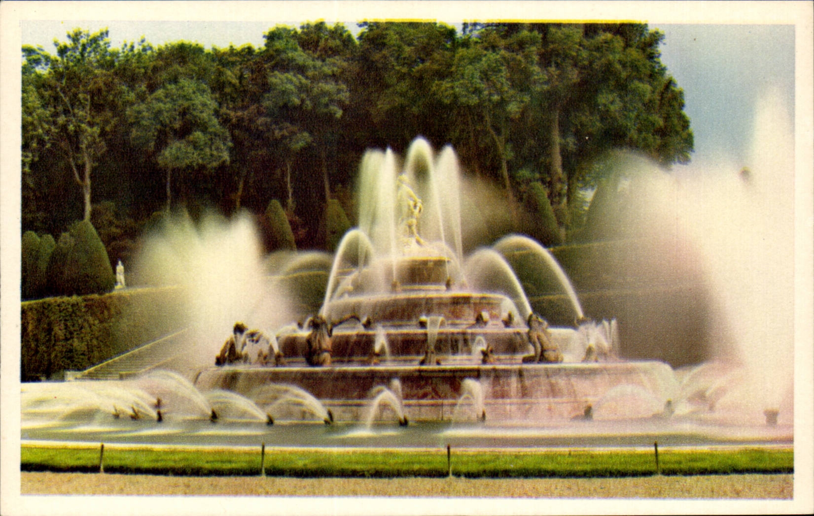 CPA Park of the castle of Versailles the basin of Latone