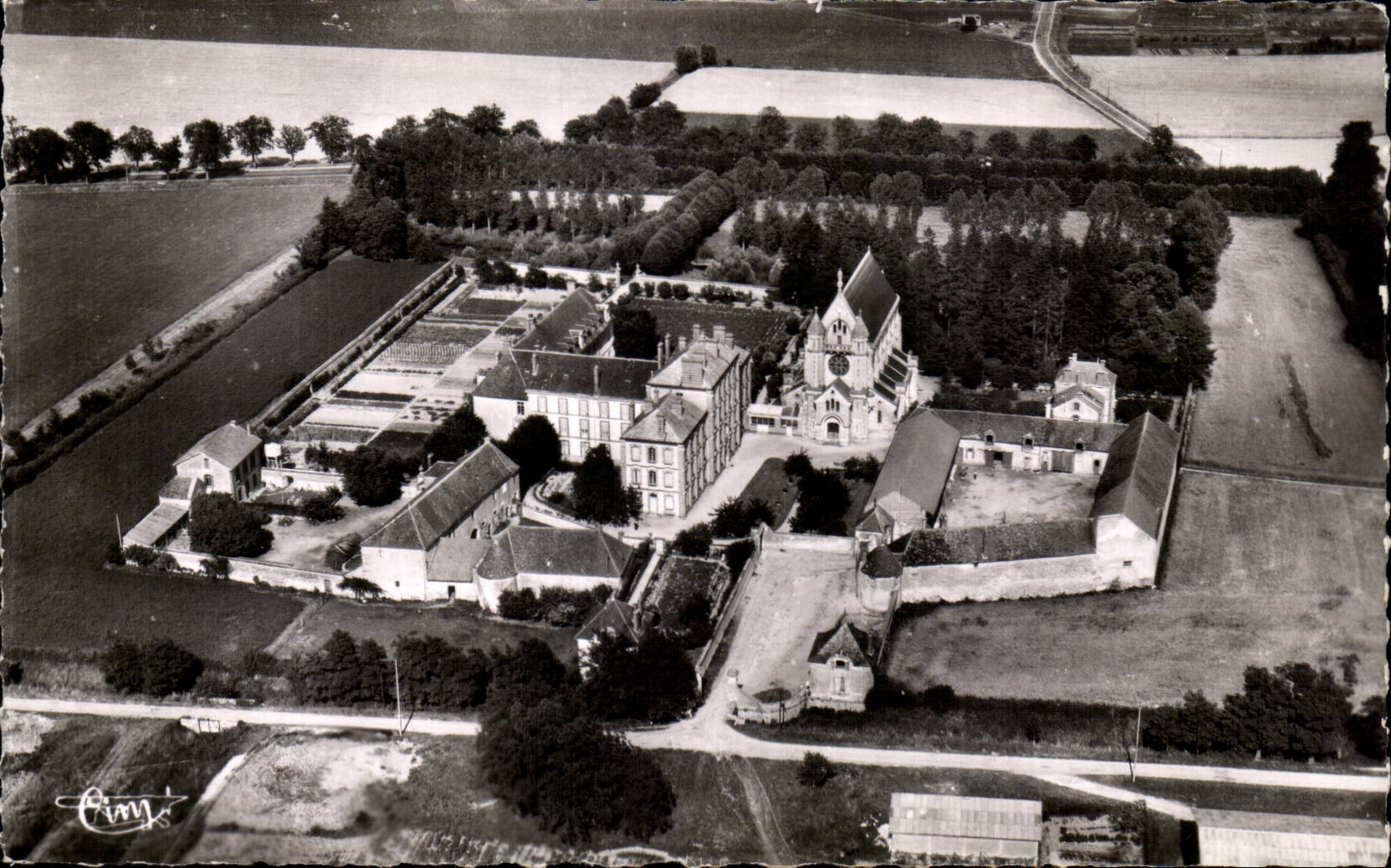 CPA Sens Seen air of the old abbey of Sainte Dove Convalescent home