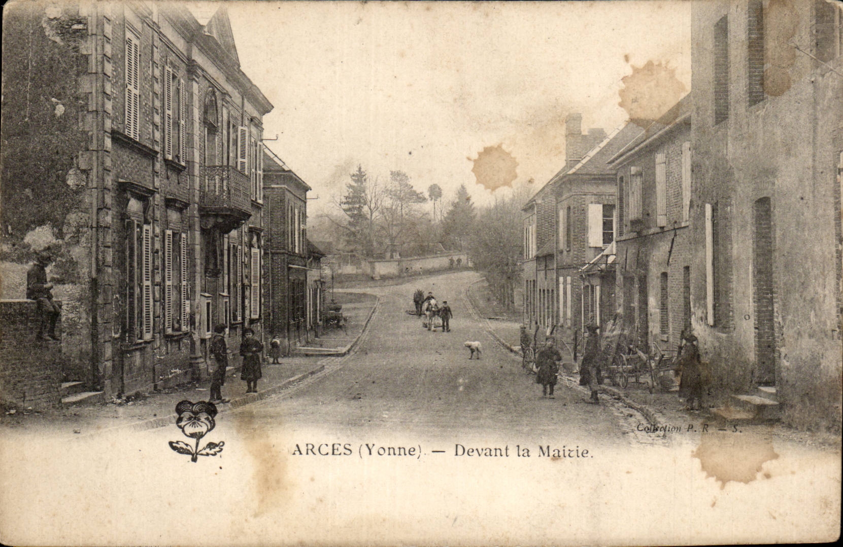 CPA Arces In front of the town hall Nice shot