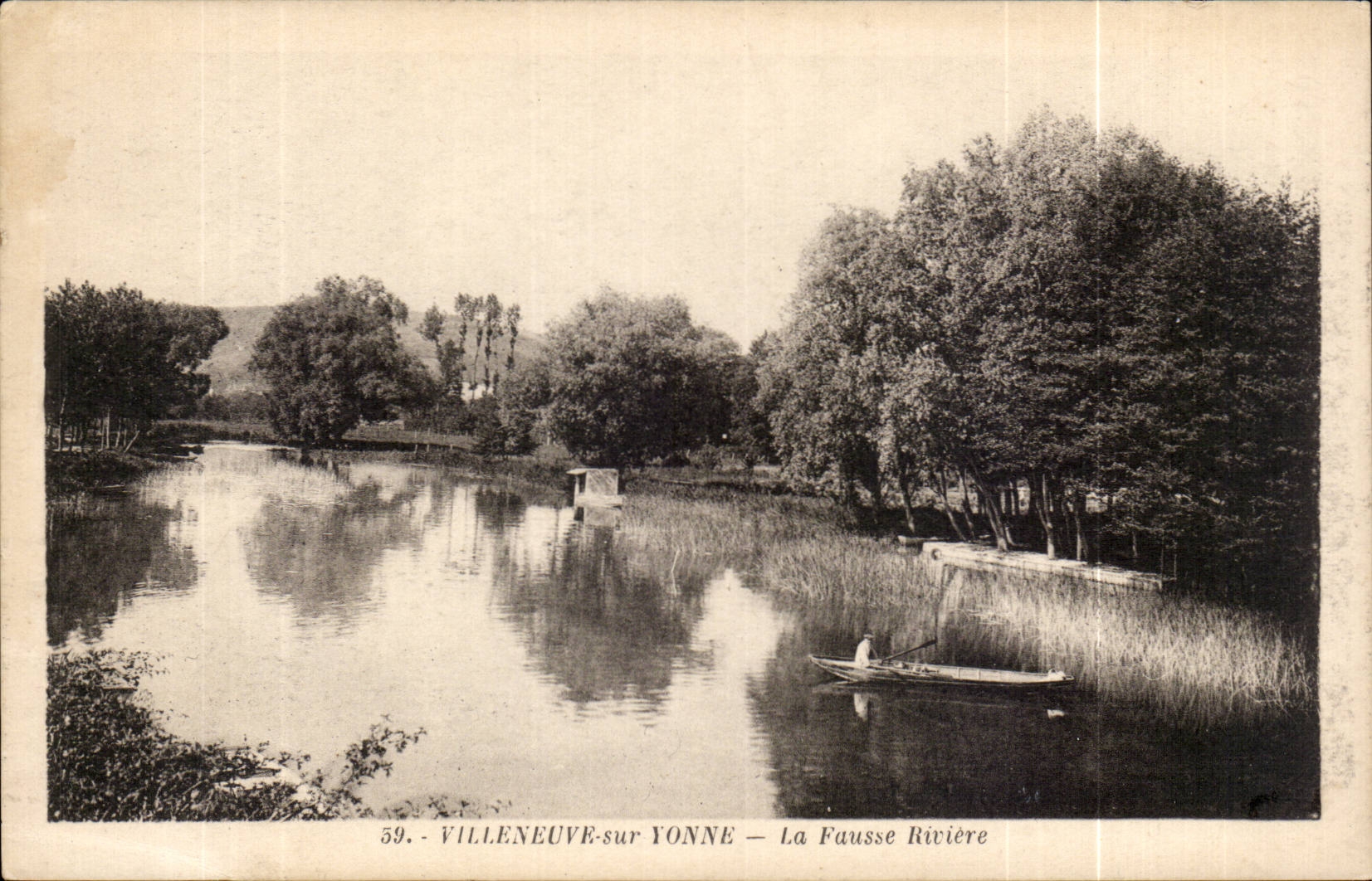 CPA Villeneuve on Yonne distorts It river