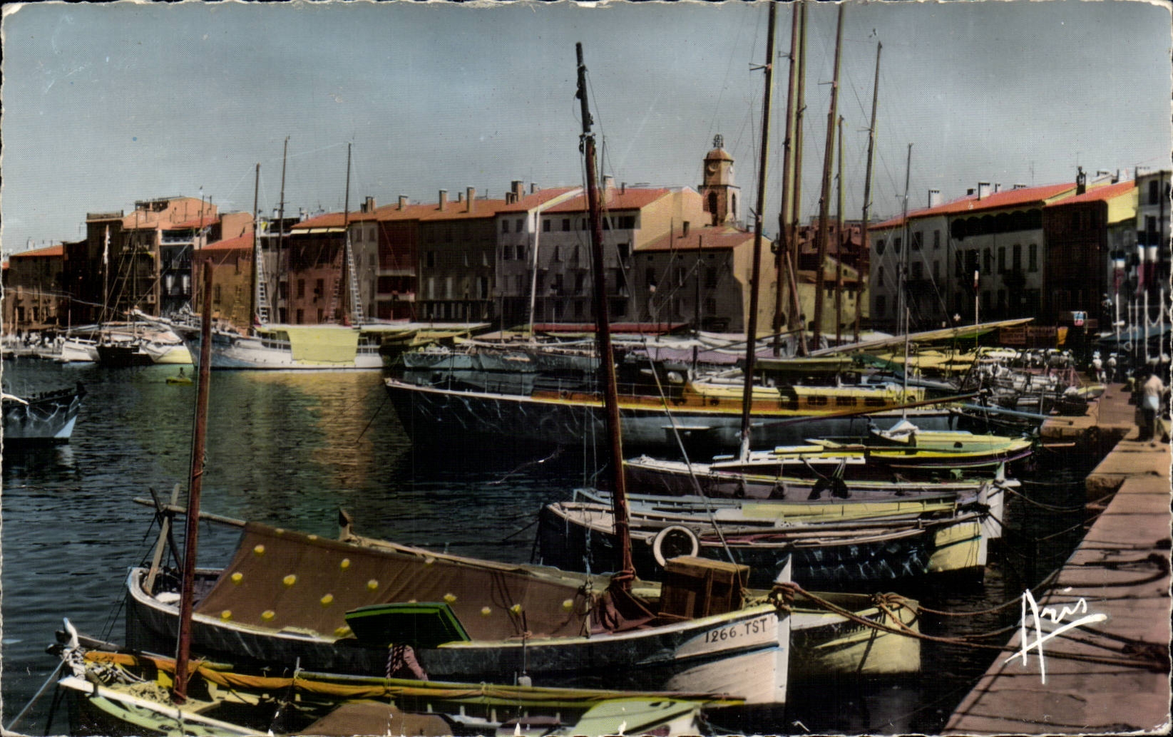 Saint Tropez CPSM a corner of the port