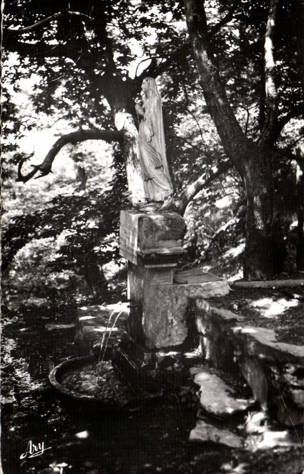 CPM Pignans Notre Dame des Anges La fontaine sainte