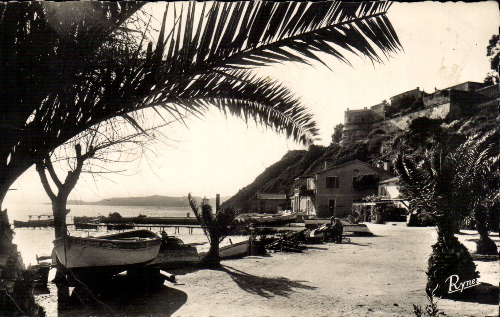 CPA Ile de Port Cros Coucher de soleil sur le port