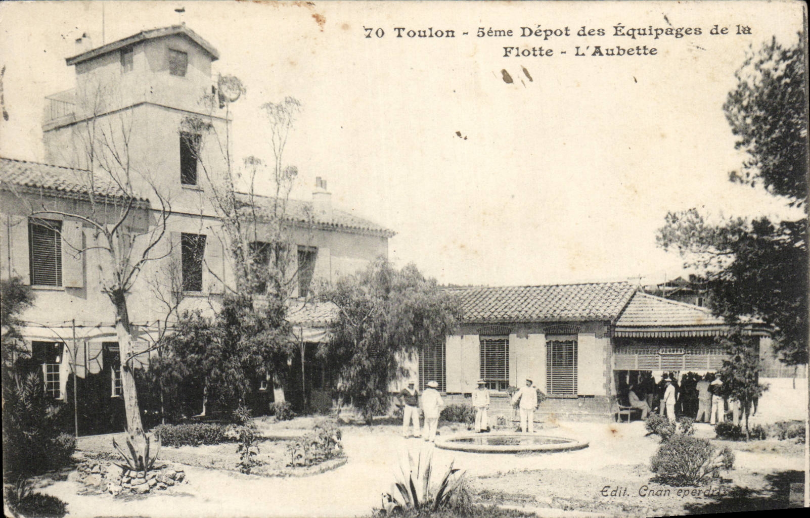 Toulon CPA 5th deposit of the crews of the fleet the bus shelter