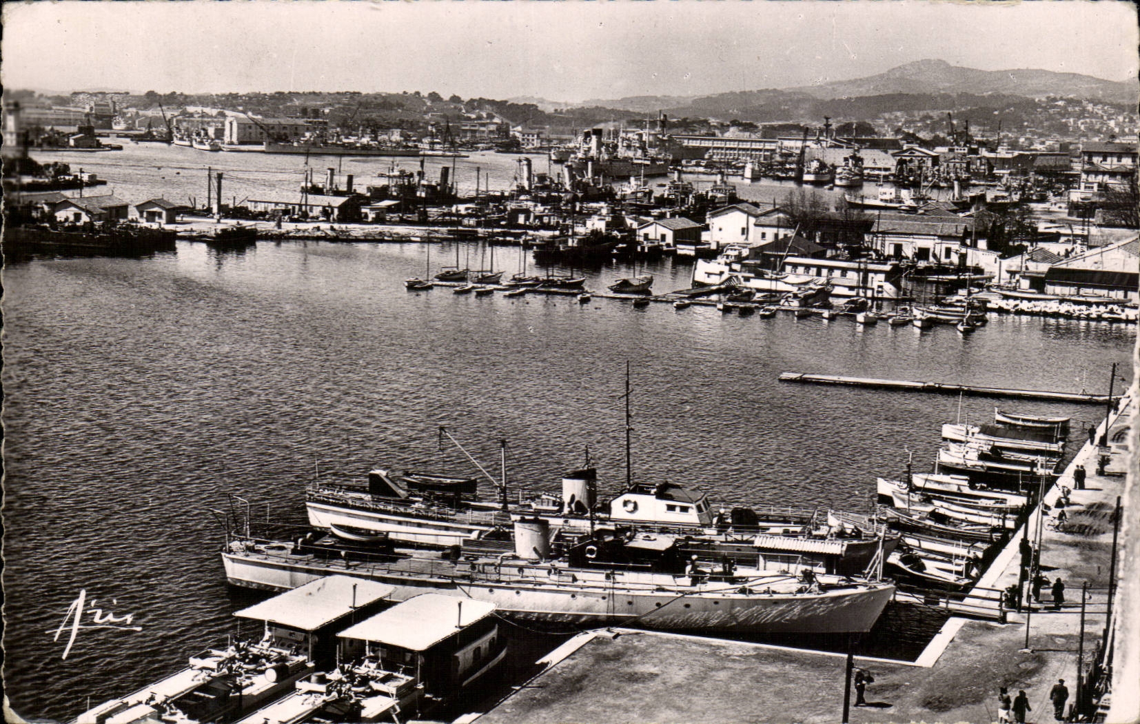 Toulon CPA roads and the port