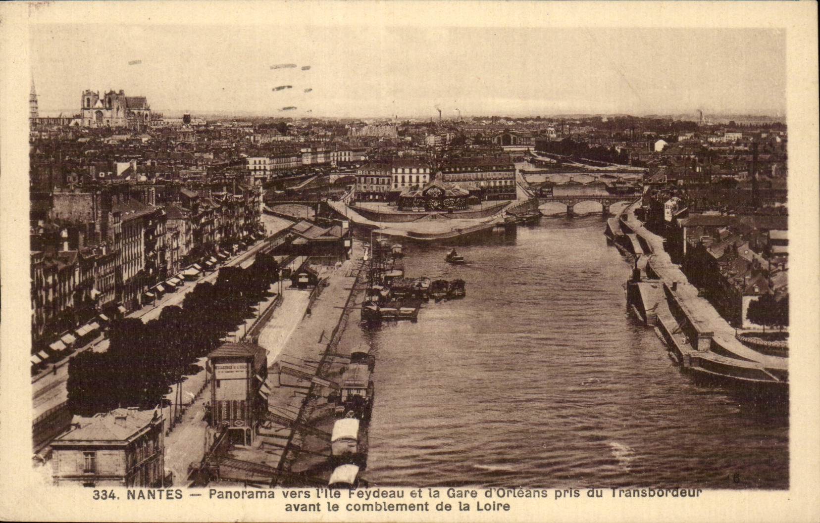 Nantes CPA Panorama towards the island Feydeau and Train station of Orleans taken of the transporter before the filling of the Loire