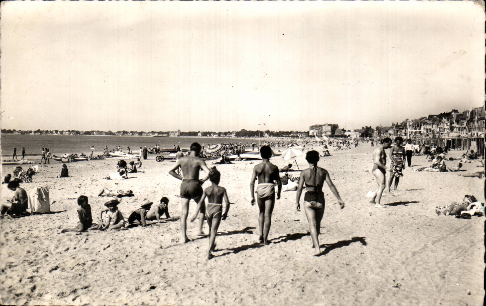 CPA La Baule the beach towards Pouliguen