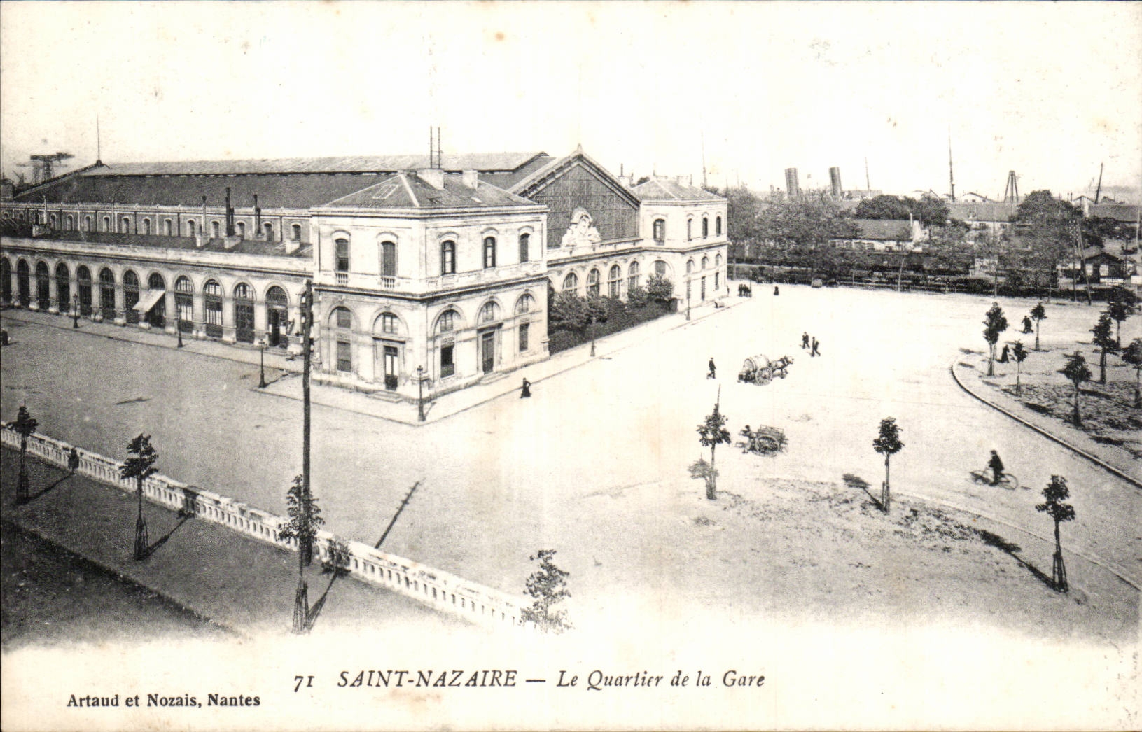 CPA Saint Nazaire the district of the station