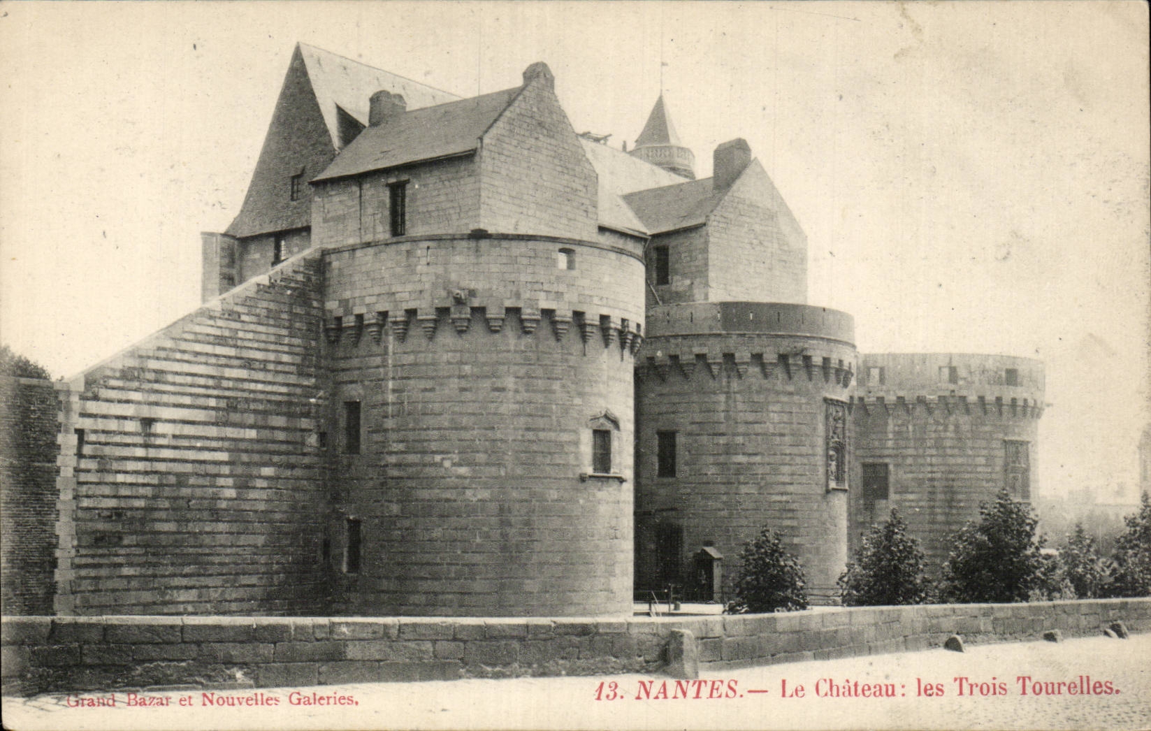 CPA Nantes the castle three turrets