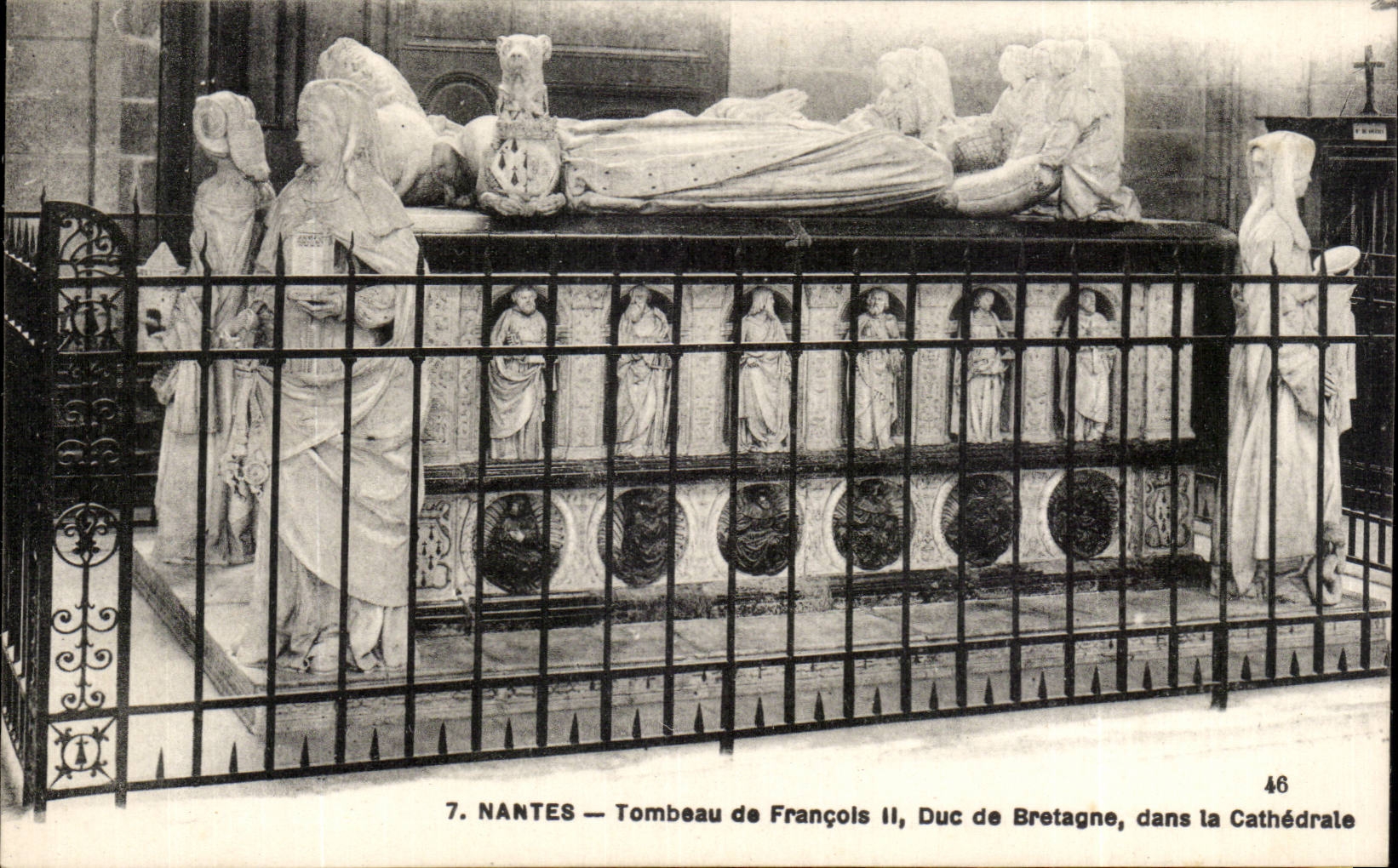 CPA Nantes Tomb of François II Duke of Brittany in the cathedral