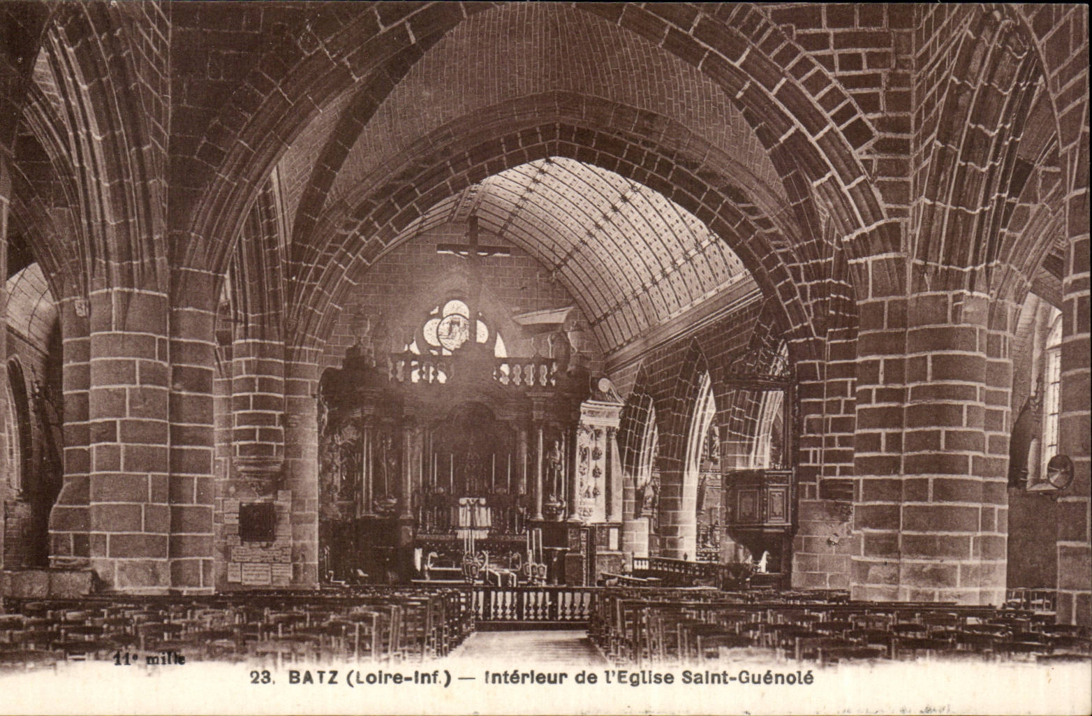 Interior Batz CPA of the church Saint Guenole