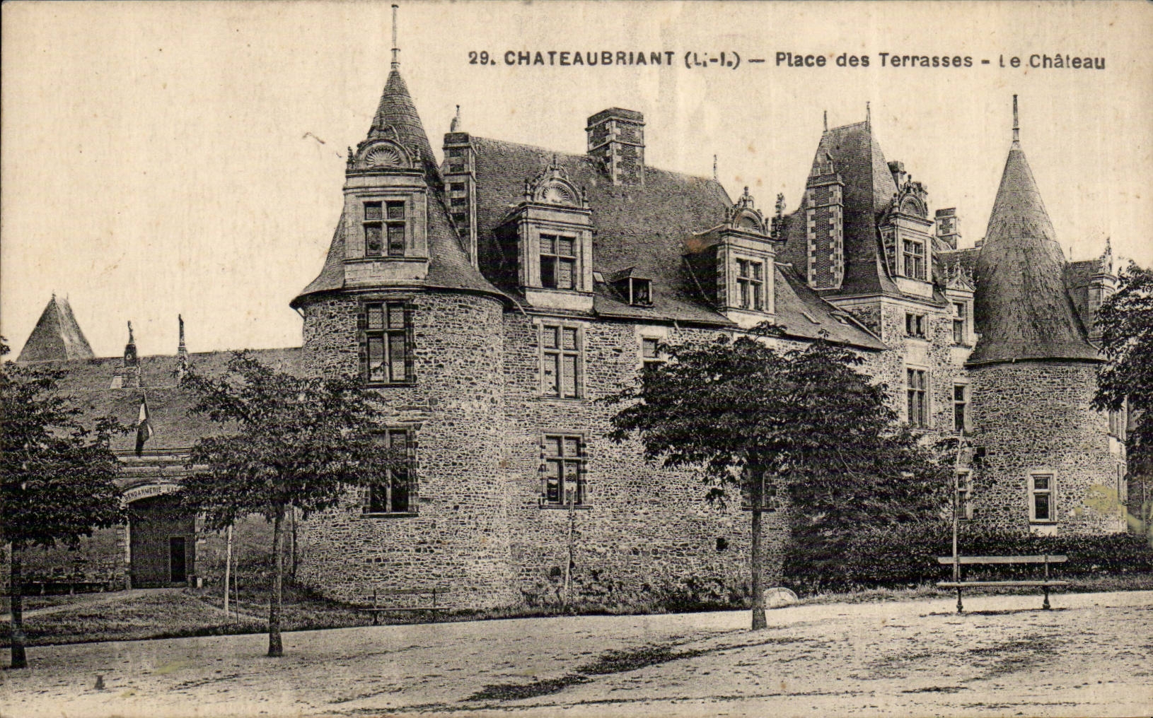 Chateaubriant CPA Places terraces the castle