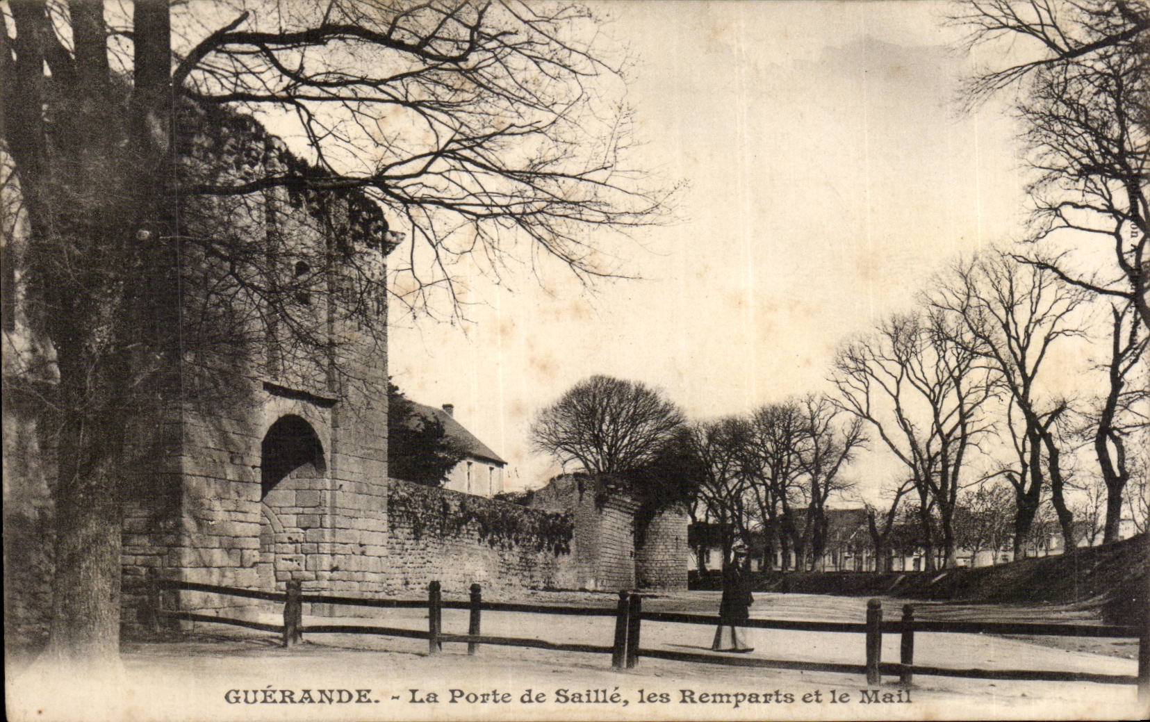 CPA Guerande die Tur der Abdeckungen die Wande und das Mall