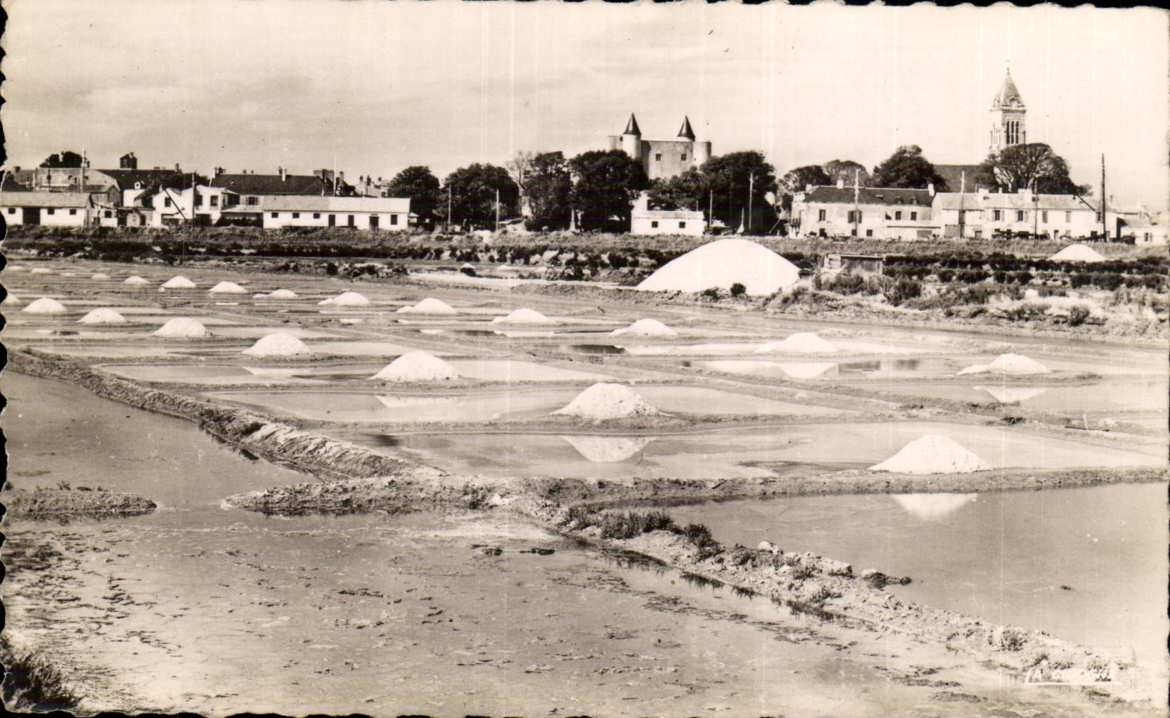 CPSM Noirmoutier Salzwassersumpfe nah an dem Hafen
