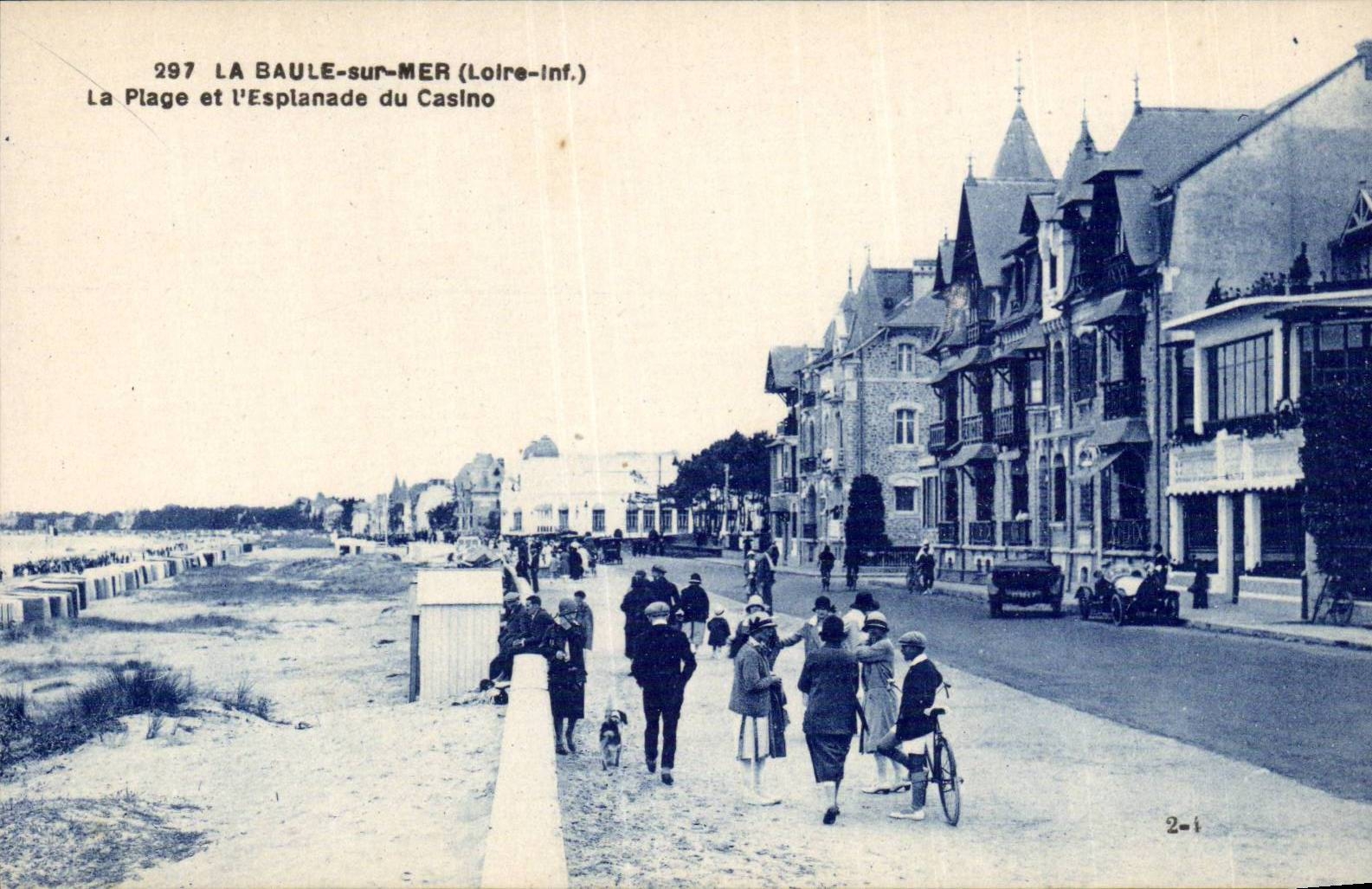 CPA La Baule on sea the beach and the esplanade of the casino